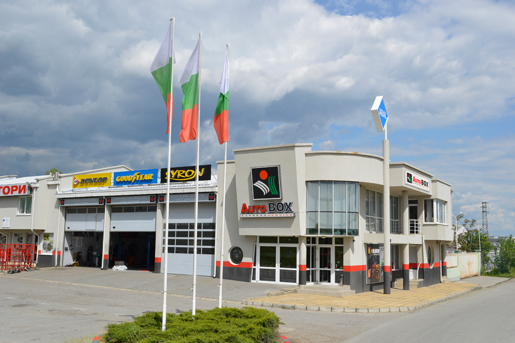 AutoBOX1